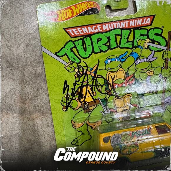 TMNT / Teenage Mutant Ninja Turtles - Signed Hot Wheels + Comic Book Set - New - Picture 3 of 9
